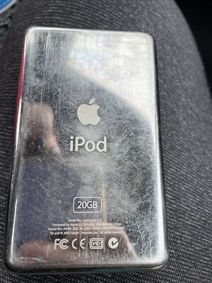 Vintage Apple iPod 20 GB White /Silver Back - 4th Generation Vintage Apple iPod 20 GB White /Silver Back - 4th Generation
