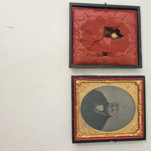 Ambrotype Portrait of an Older Man, Rosey Cheeks In Case Lid Is Off. 3-5/8" H - Picture 13 of 15