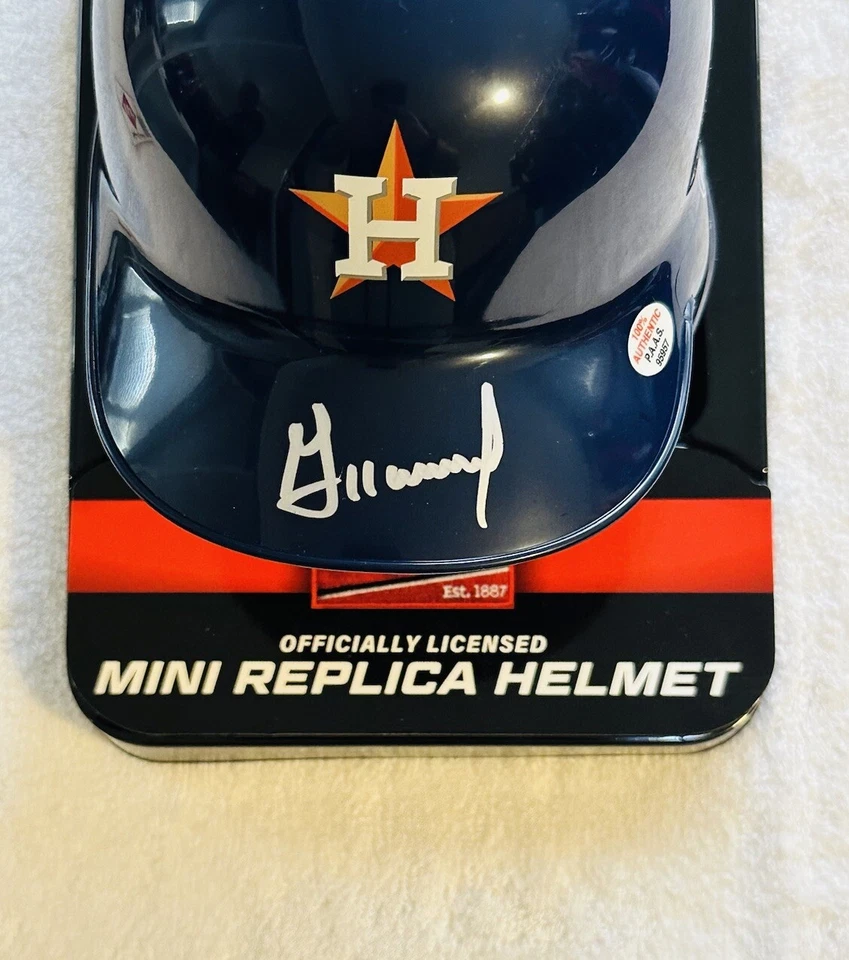 Minicasco firmado por José Altuve de los Astros de Houston certificado de autenticidad Foto 2 de 4