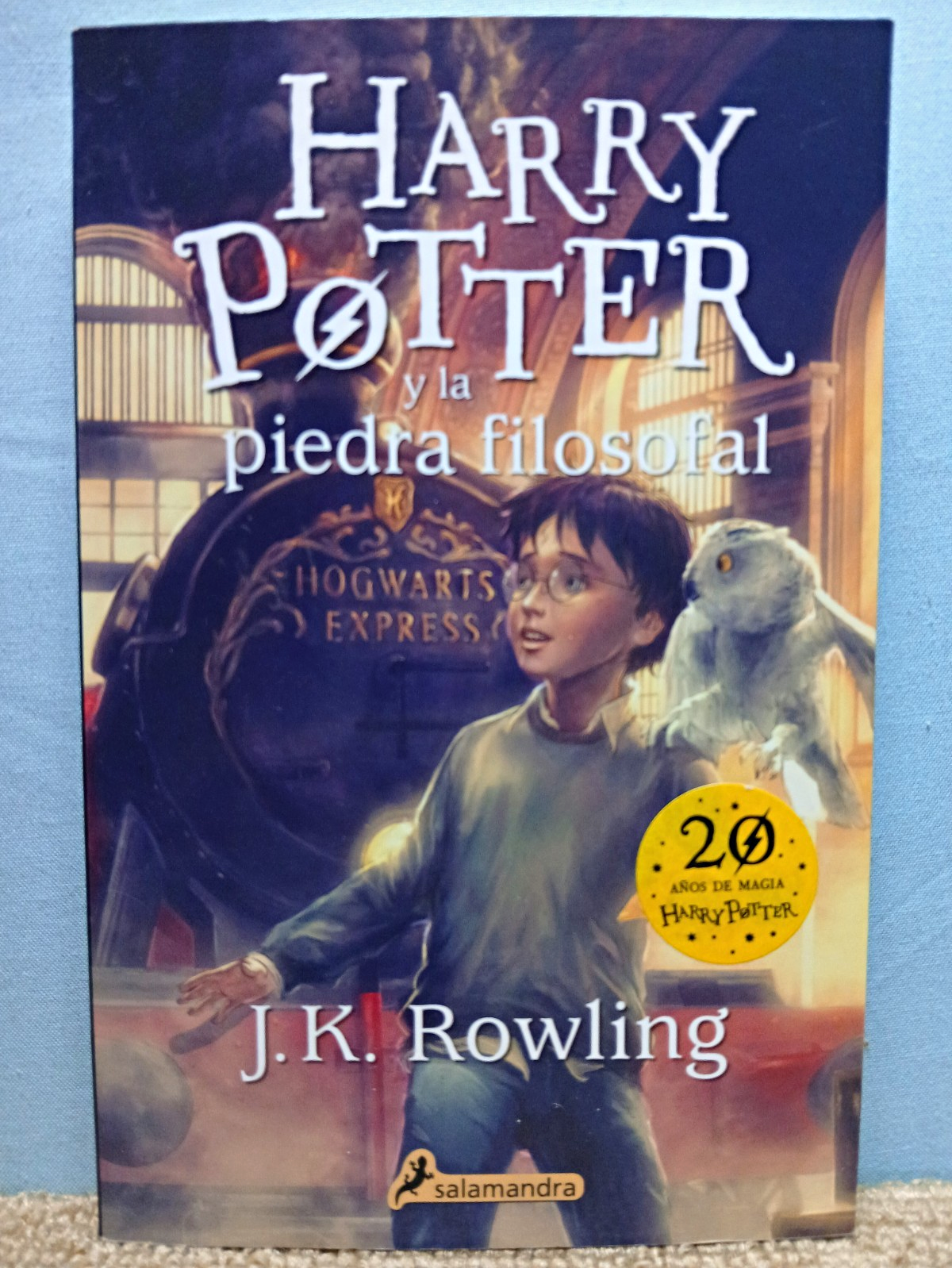 Salamandra Harry Potter y la piedra filosofal Spanish by J.K. Rowling