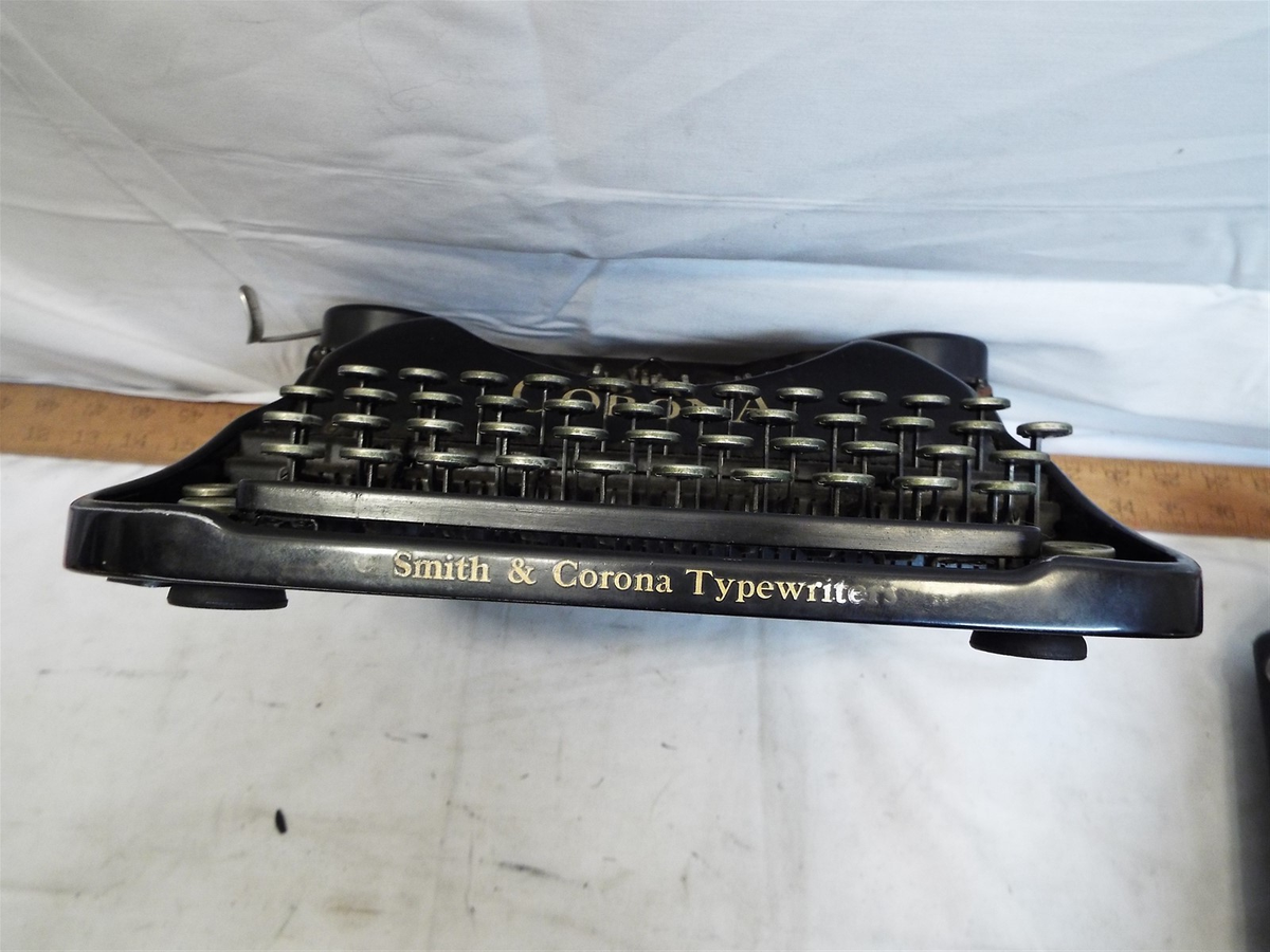 Clean Antique 1928 Smith Corona Four 4 Portable Typewriter w/ Case