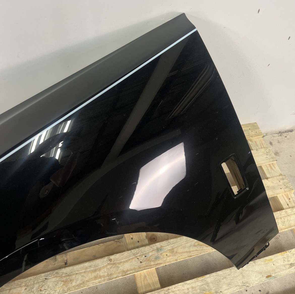 ROLLS ROYCE CULLINAN FENDER LEFT DRIVER 2019-2026 BLACK 41359633689 OEM