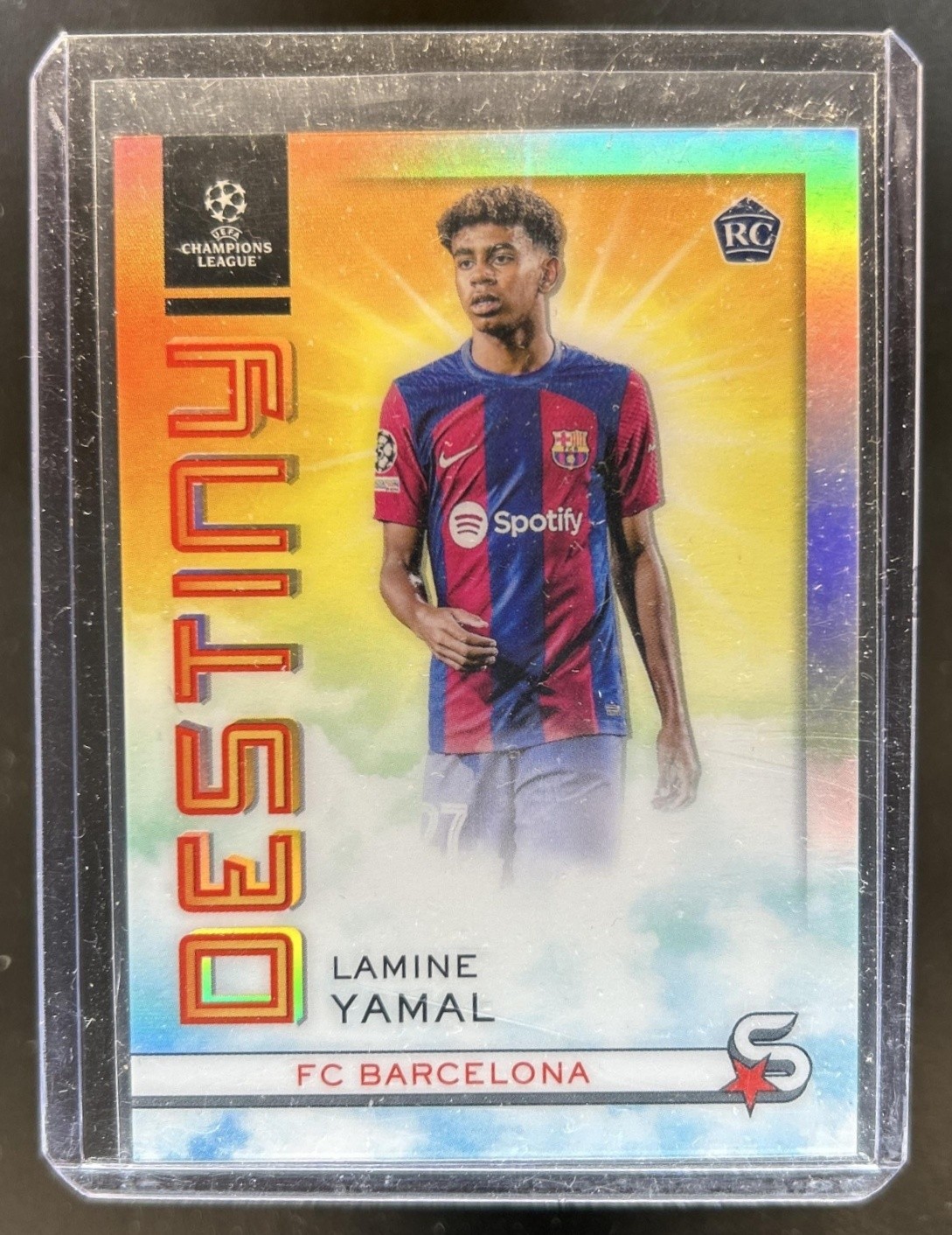 2023-24 Topps UEFA Superstars Lamine Yamal Destiny RC Rookie #DE-2 Barcelona view 1