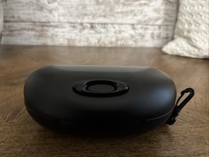 Oakley O Icon Black Clamshell Sunglasses Hard Vault Case Clip Authentic Fishing