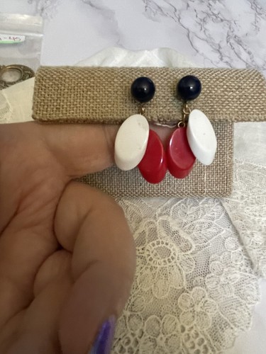 Trifari Signed Vintage Red White Blue Plastic Clip on Earrings T-25 - Picture 6 of 7