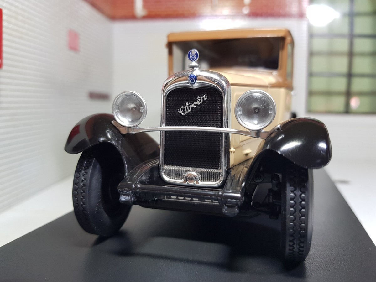 1/24 シトロエン C4 リムジン 1930 (ベージュ/ブラウン) Citroen C4 Limousine 1930 Brown 1:24 Detailed Diecast