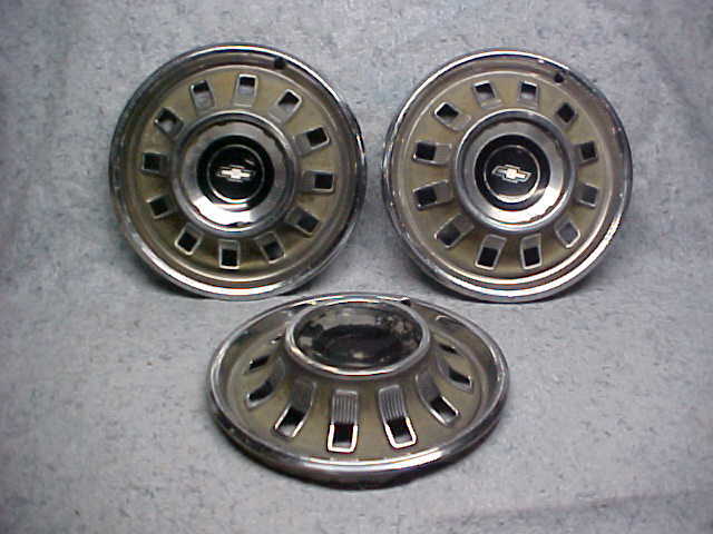 1967 CHECROLET IMPALA HUBCAPS 14"