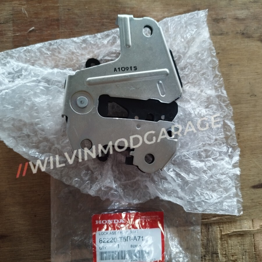 Genuine RIGHT Rear Seat Lock 2019-2021 Honda HR-V 82220-T5R-A71