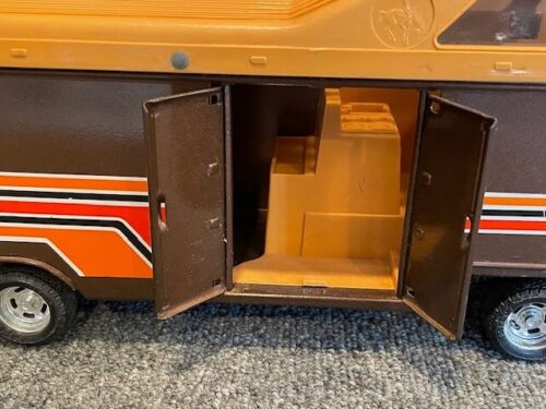 ERTL International Bustin Bronco Semi and Trailer, NICE! - Picture 3 of 7
