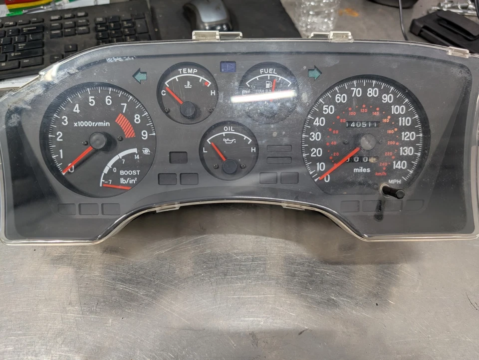 Cluster de calibre Plymouth Laser 92 1g DSM Foto 2 de 2