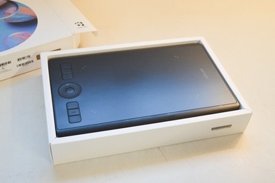 Wacom Intuos Pro Digital Graphic Drawing Tablet Mac/PC Small (PTH460K0A)
