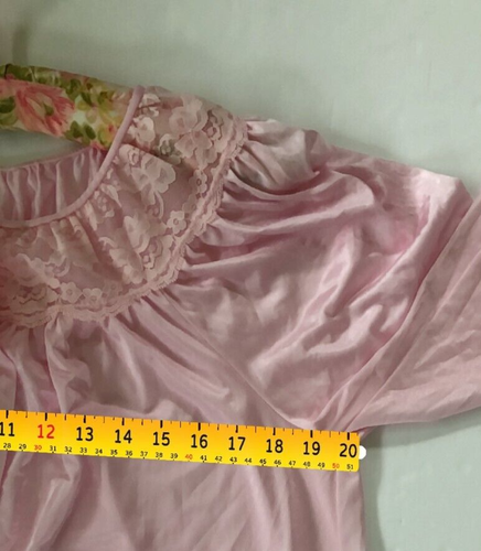 Vintage Gilead Robe Peignoir Medium Pink Lace Button Long Nylon Feminine USA - Picture 9 of 11