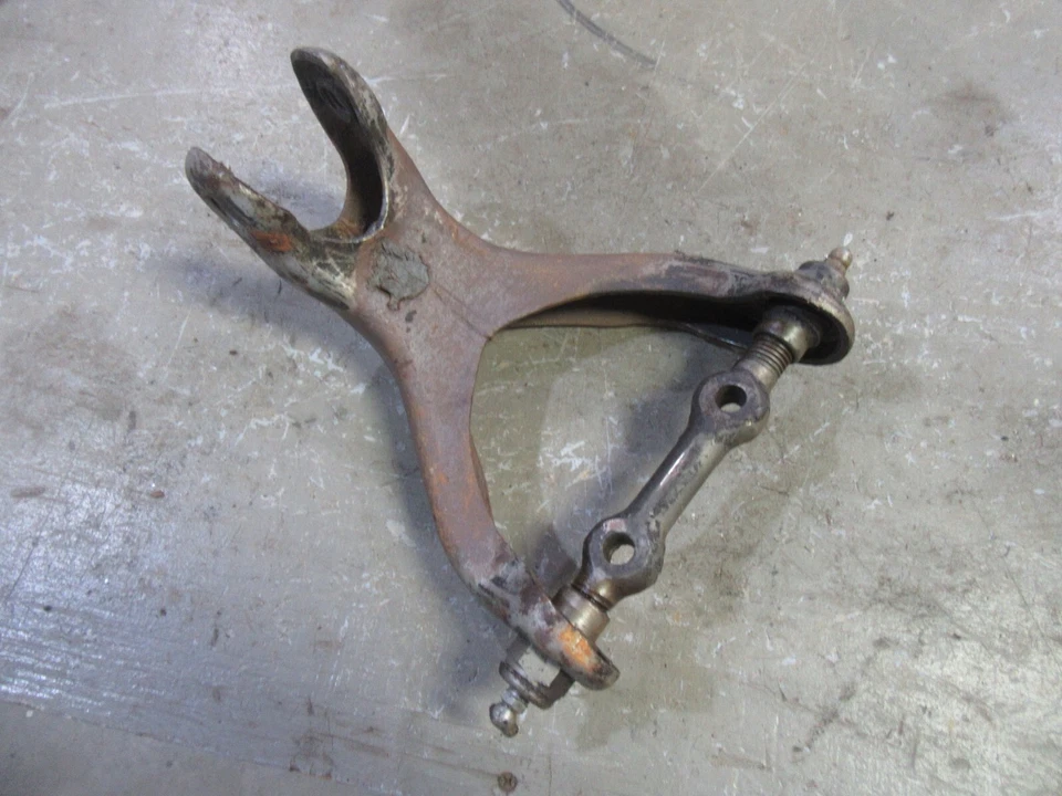 Ford Customline Crestline 1951 1952 1953 brazo de control superior delantero suspensión Foto 2 de 2