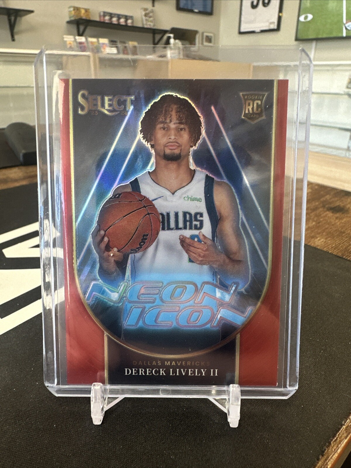 Dereck Lively II 2023-24 Panini Select #16 Neon Icon Red Prizms
