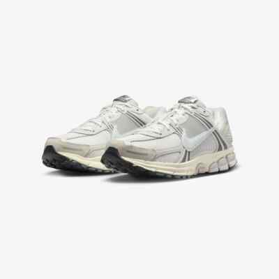 MENS Nike Zoom Vomero 5 Hf0731-007 PLATINUM TINT/PHOTON DUST