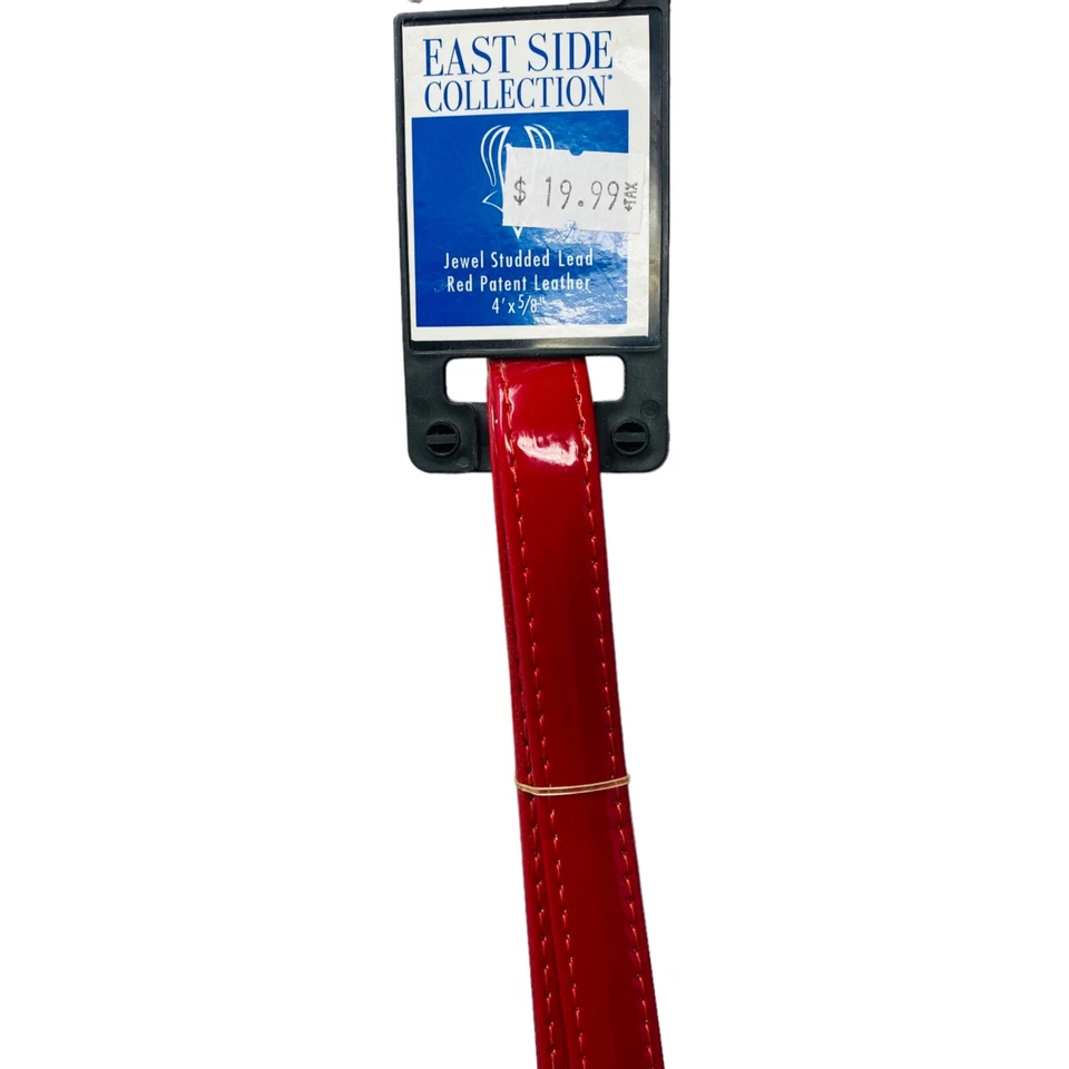 Correa para perro East Side Collection joya tachonada charol rojo 4' x 5/8" Foto 3 de 4
