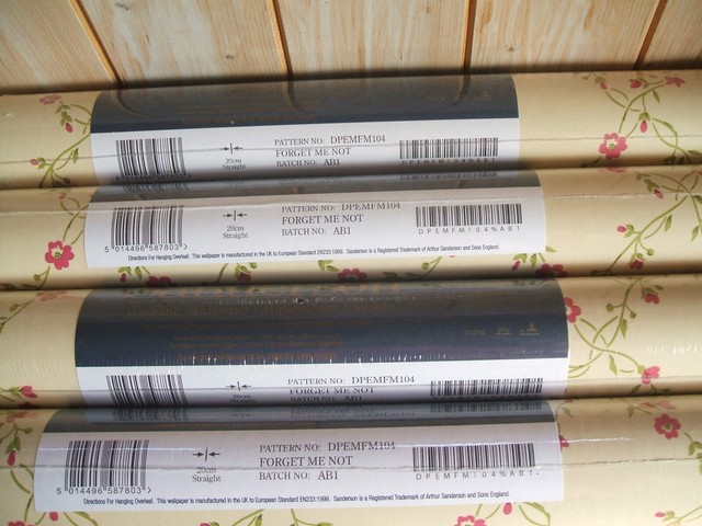 PALM BEACH GREEN//CREAM WALLPAPER CLEARANCE @ 9.99 OR LOT OF 8 ROLLS £80