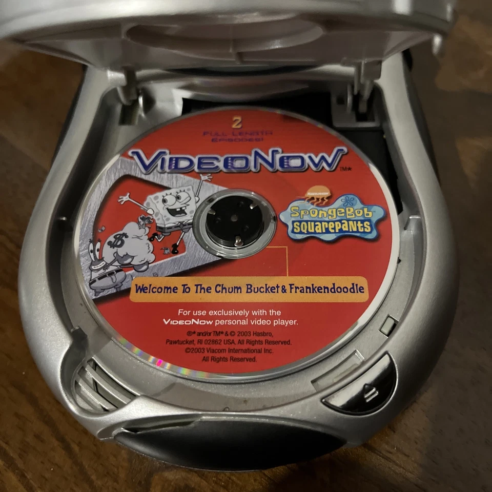 Reproductor de video Hasbro ahora con luz de pantalla y disco Bob Esponja SquarePants Foto 4 de 4