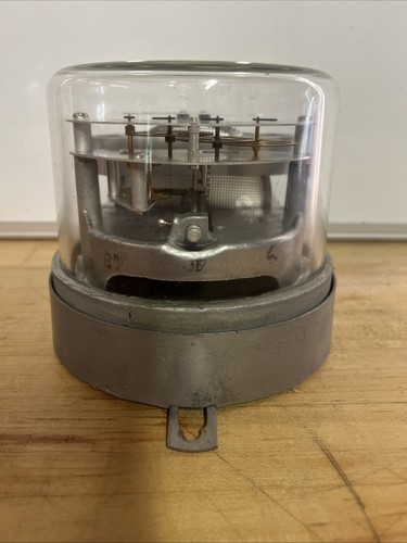 B&K 15 AMP240 Volt Single Phase Type 1-30A Watthour Meter - Picture 6 of 9