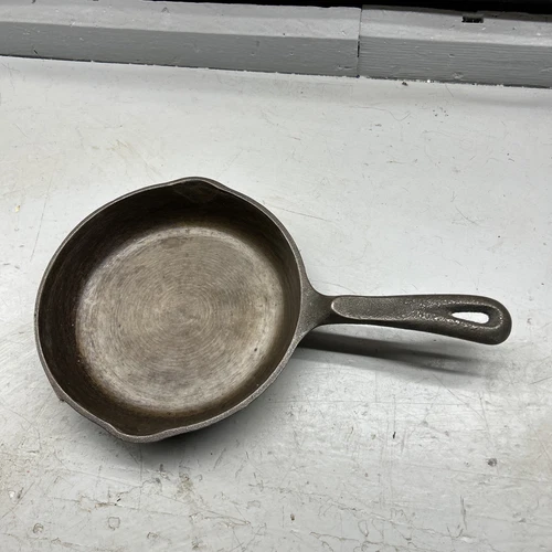 Vintage Wagner's Cast Iron Skillet Frying Pan 1891 Original 8 In Dual Spouts USA