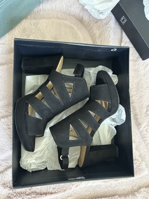 Naturalizer Women’s Etta Faux Suede Caged Strappy Heels. Black. Size 9. New.