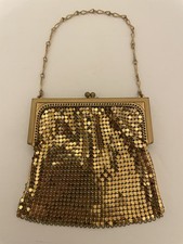 VINTAGE GOLD TONE MESH PETITE CLUTCH EVENING BAG W/CHAIN UNLINED W/KISS CLASP