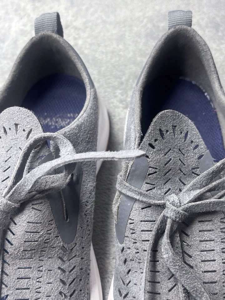 Native gray Apollo Moc perforated sneakers size women’s 6 - Image 3 of 4