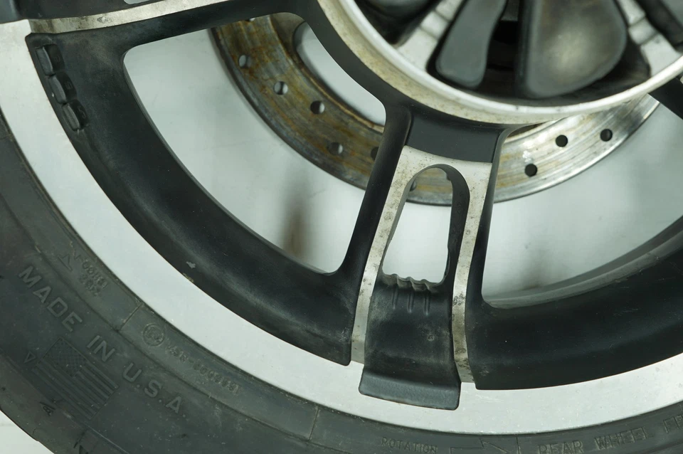 Llanta trasera 17 Harley Touring FLHXS Street Glide OEM 180/65B16 16" 81H Foto 4 de 4