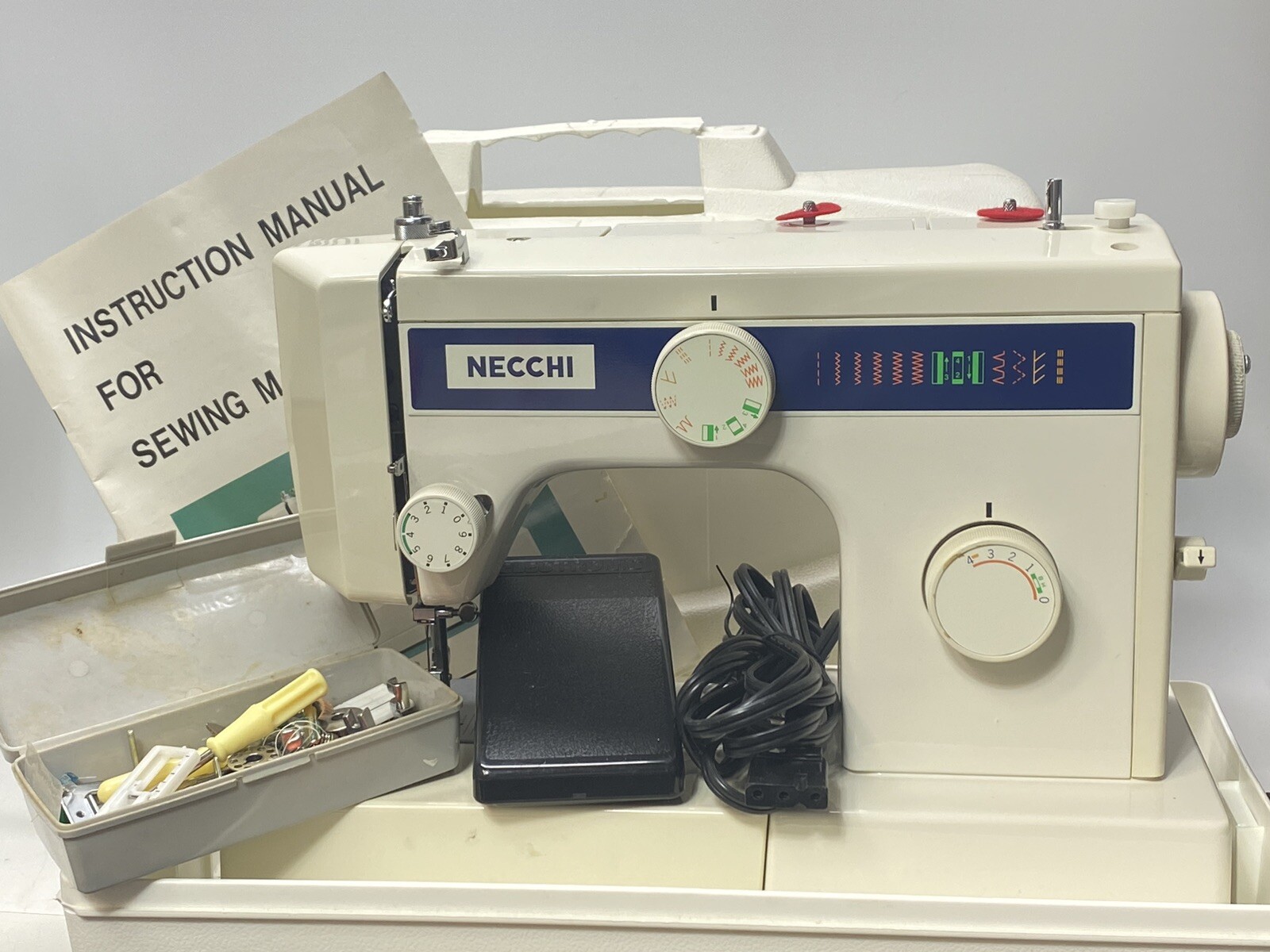 VGUC! Necchi Sewing Machine Model 3101 FA Leather Upholstery Heavy Duty