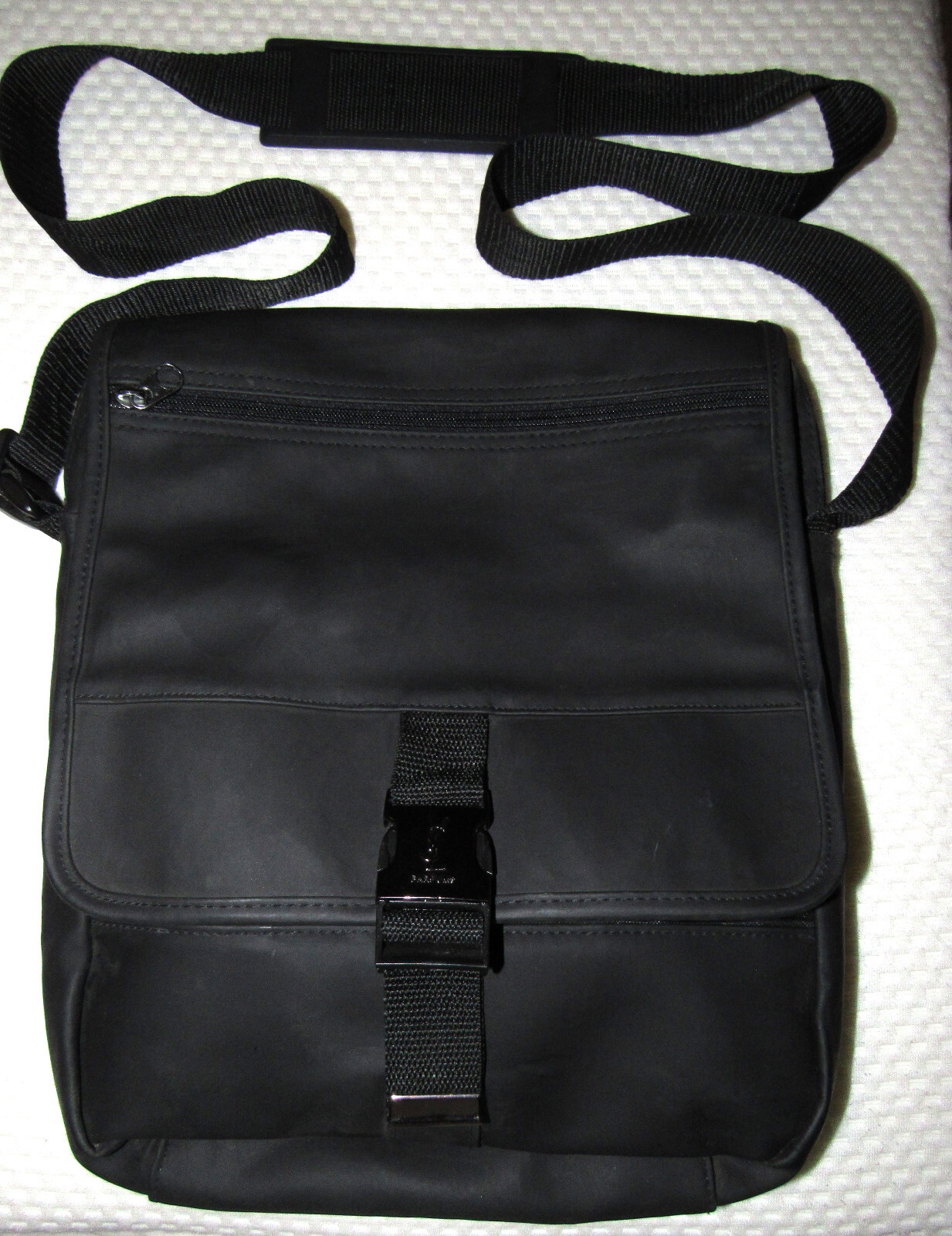 Borsa a tracolla vintage Yves Saint Laurent Parfums Messenger nera YSL RARA circa 14x12