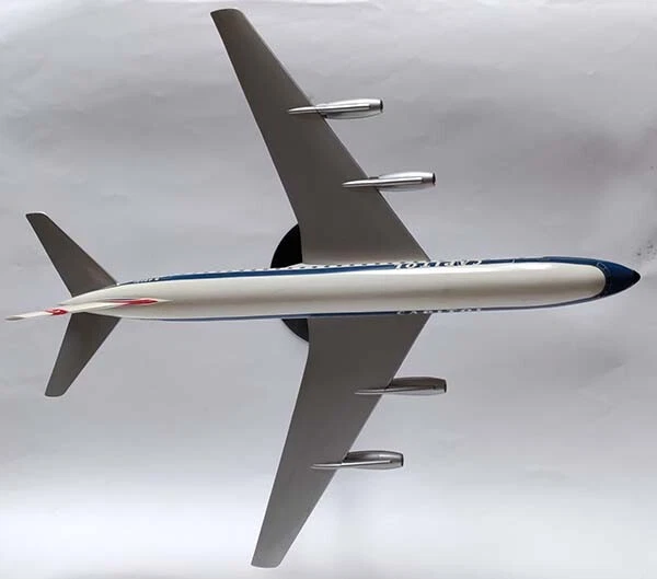 CAPITOL International Airways DC-8F Jet-Trader N4908C 1:100 scale plastic model  - Immagine 4 di 4