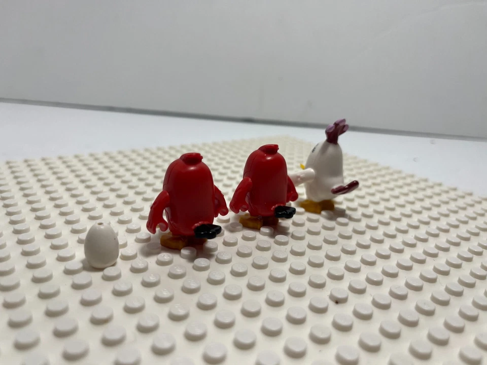 LEGO Angry Birds: Rojo + Matilda + Minifiguras rojas molestas de Island Egg Heist 75823 Foto 2 de 4