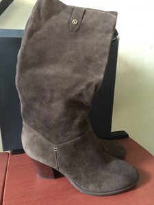 tommy hilfiger women's rosario block heel boots