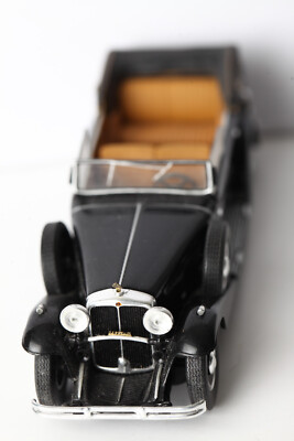 Minichamps 1:43 Maybach Zeppelin schwarz Cabriolet (287785
