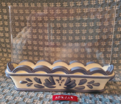 Pfaltzgraff Yorktowne ~ Picture Holder ~ Holds 4''X6'' ~ EUC ~ China