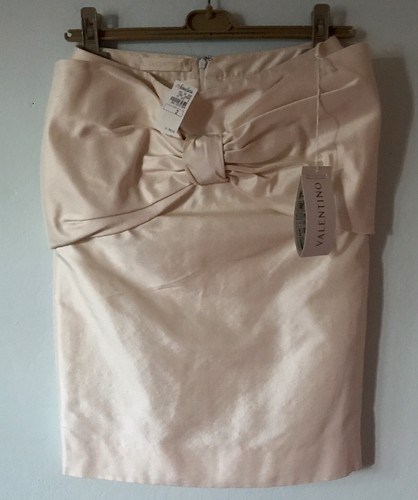 Valentino Rare Runway Skirt with BOW, Size 2, Off white/Cream, Silk, $1780 - Picture 5 of 12