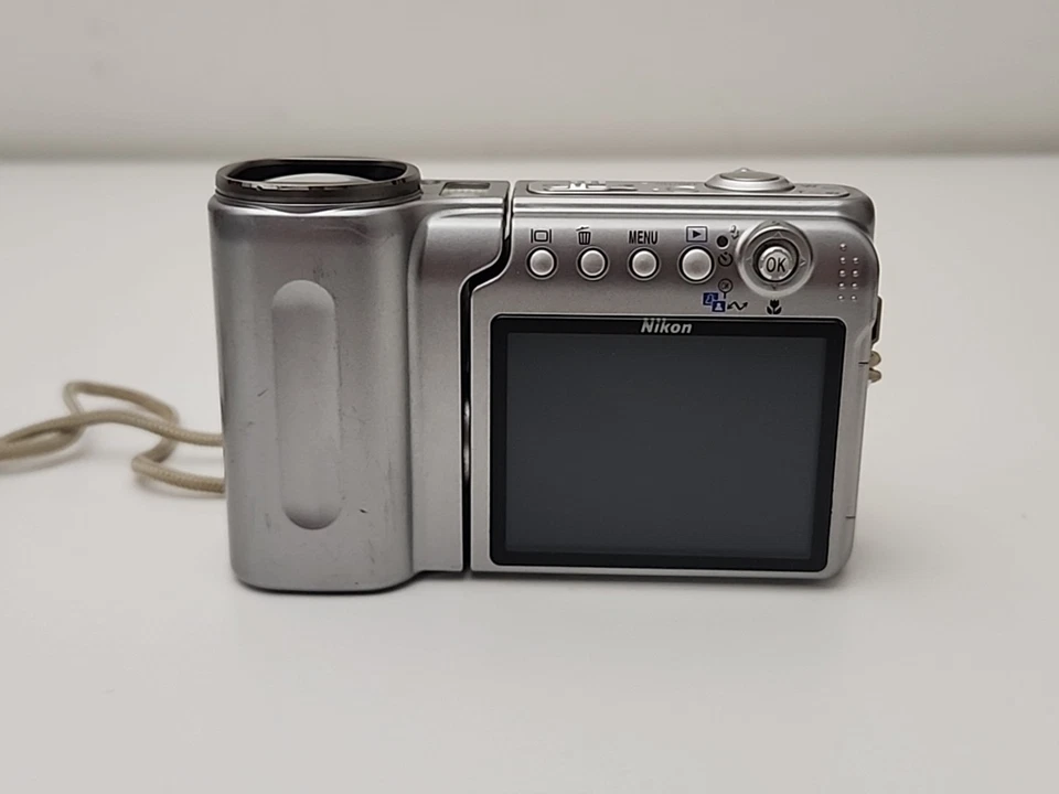 Nikon COOLPIX S4 6.0MP Digital Camera - FOR PARTS OR REPAIR - READ DESCRIPTION - Image 3 of 4