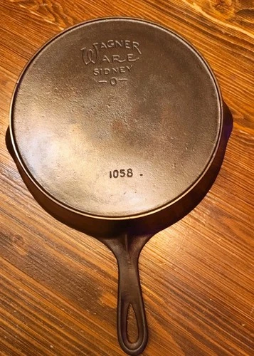 -CRACKED-Wagner Ware Sydney O No.8  W/ Heat Ring 1058