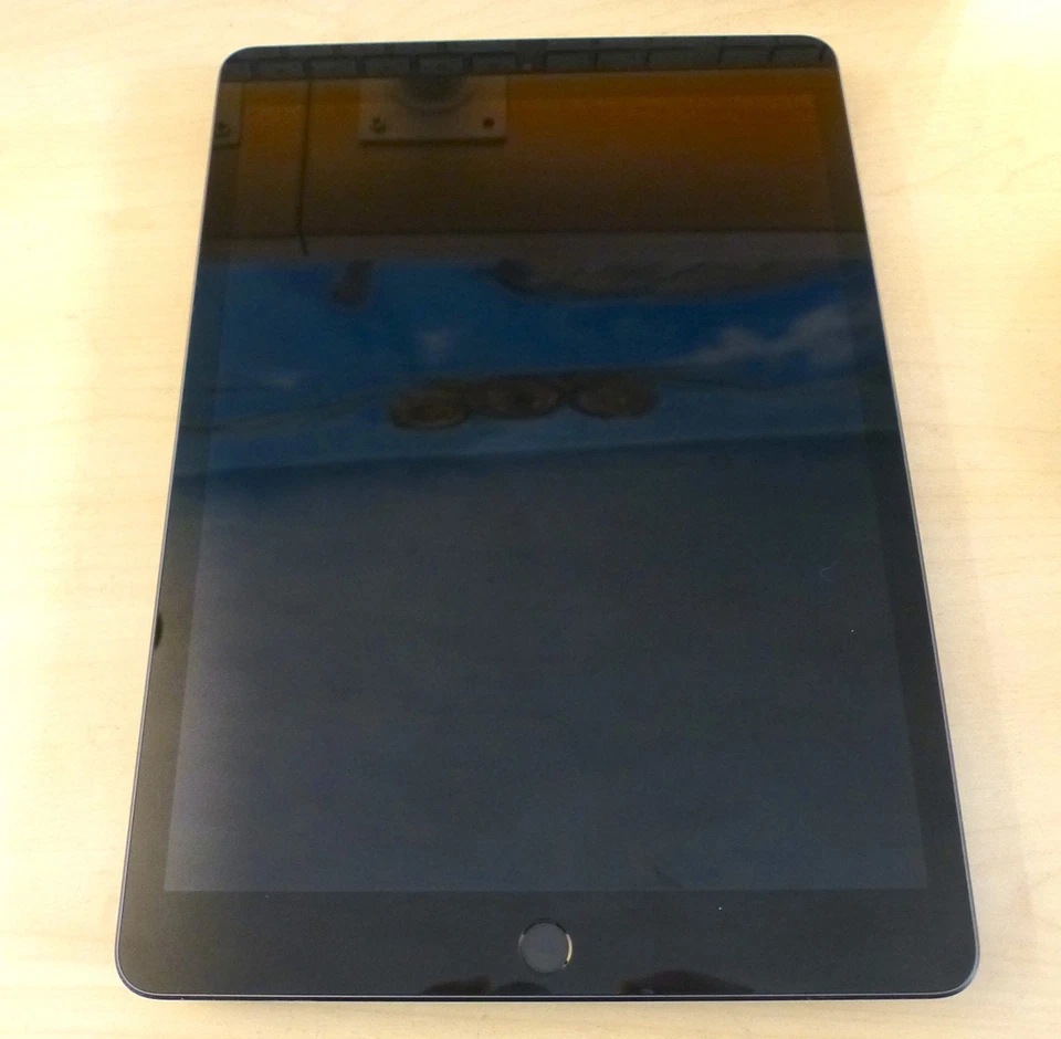 Apple iPad A1297 7ª generación. uP A10, 32 Gb, IOS 18, gris espacial. Impecable - Imagen 3 de 4