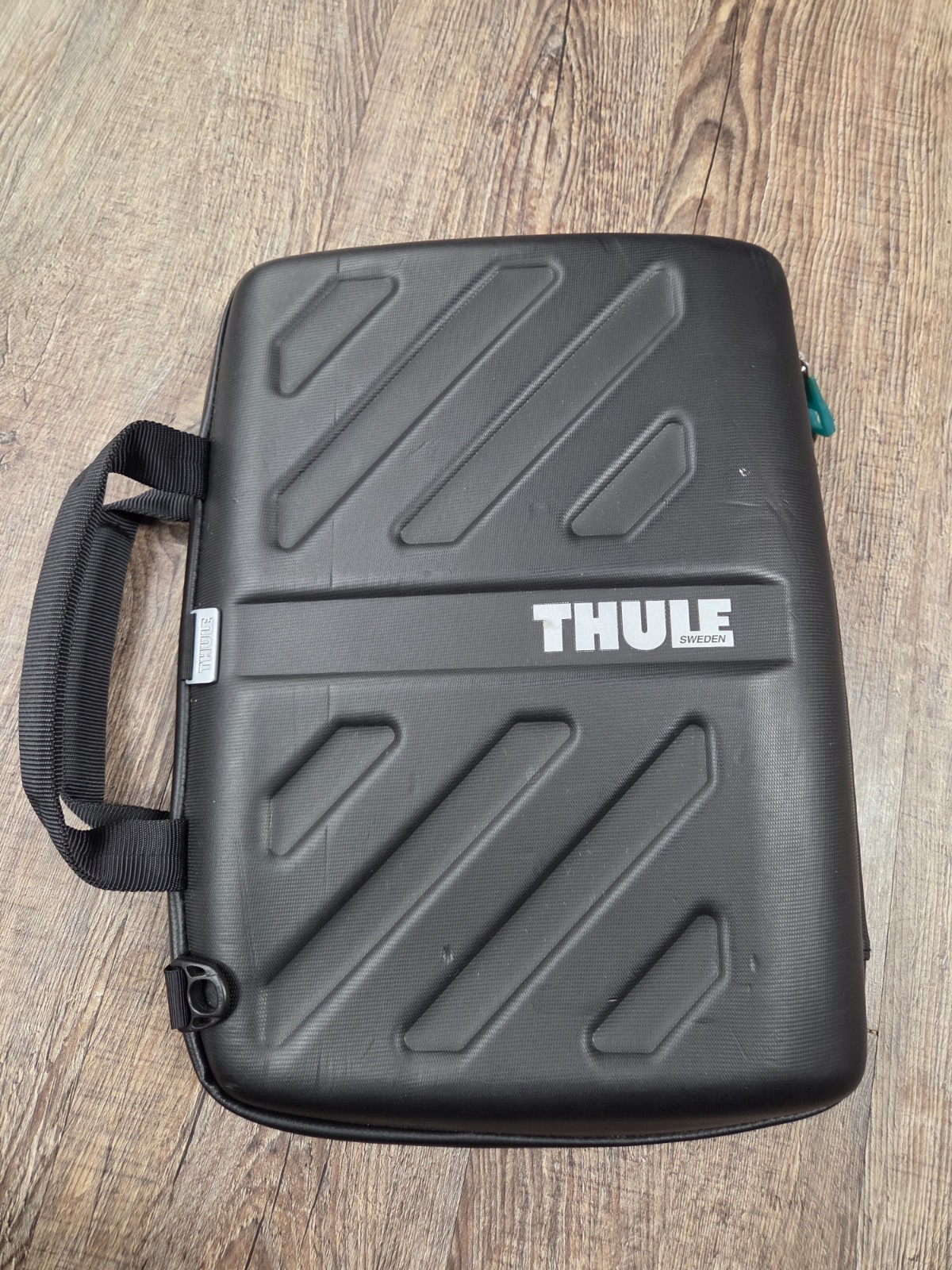 Thule Gauntlet MacBook IPad Pro Attache 13" Black Hard Case 