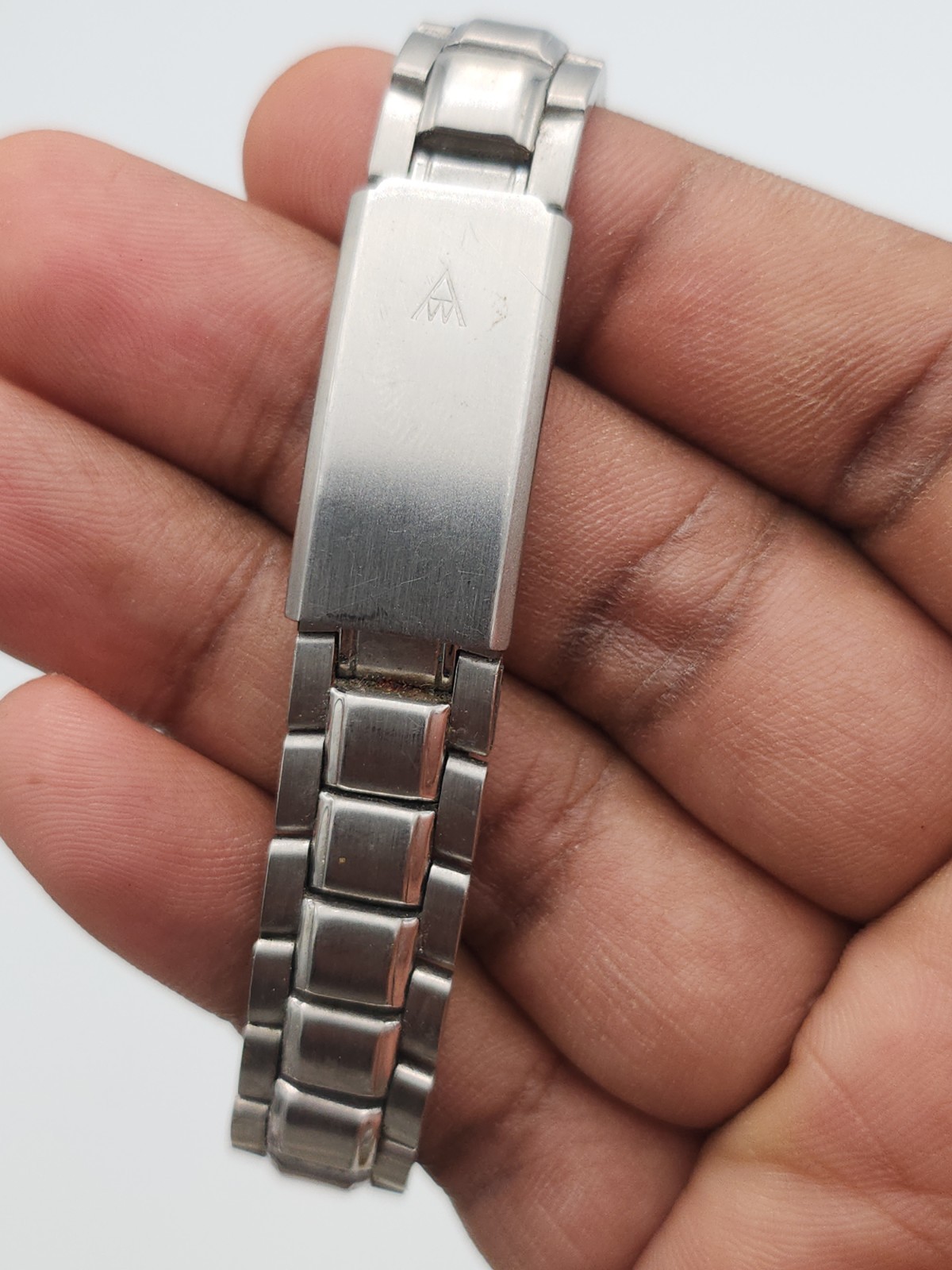 Accurist Ladies Quartz White Dial Stainless Steel Silver Bracelet Watch LB074 image 4