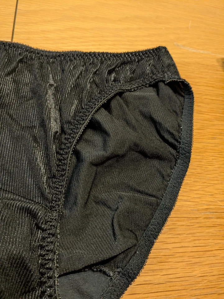Vintage 1990’s Warner’s Body Beware Black Textured Panties Sz 6 M - Image 2 of 4