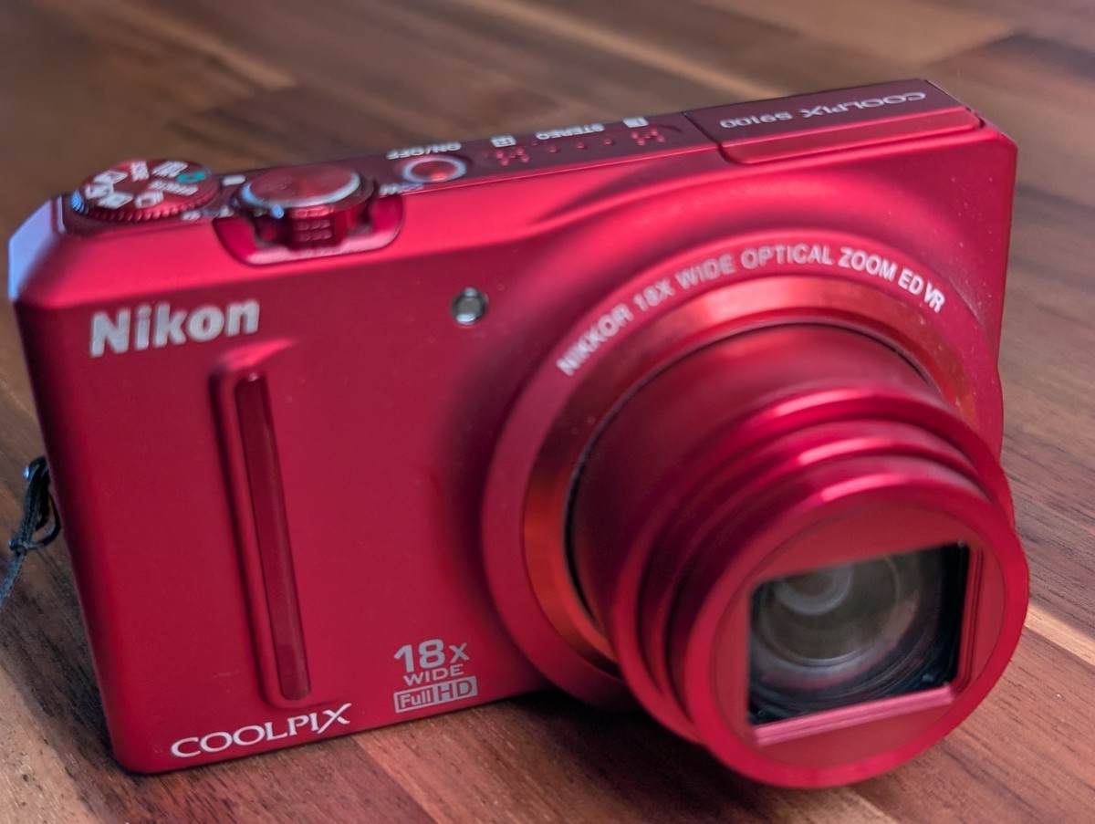 N MINT Nikon COOLPIX S9100 Compact Digital Camera 12.1MP 18x Japan