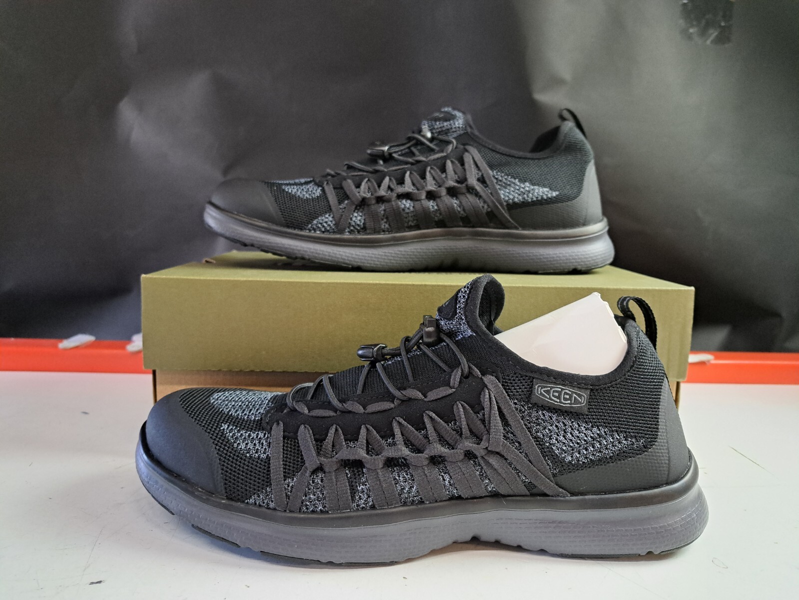 Keen Men's Uneek Exo Sneaker Black Steel Gray Size 9.5 US