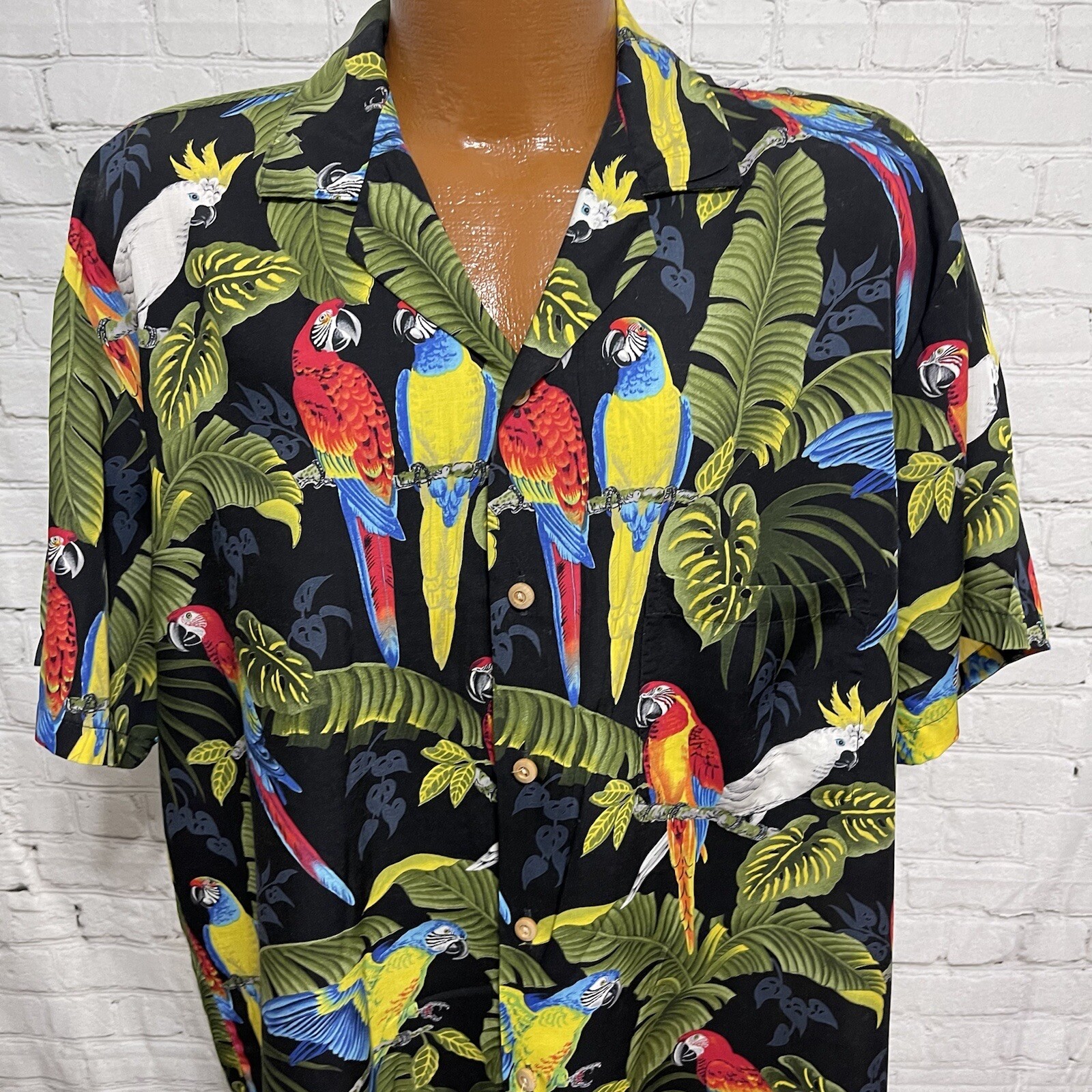 Paradise Found Hawaiian Shirt  Magnum PI Black Parrott Size L Rayon Made USA