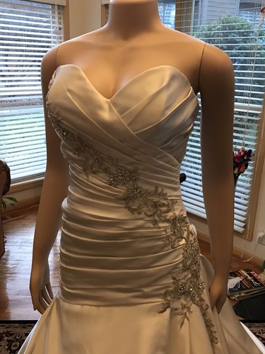 Lovelle By Lazaro wedding Dress ๐ Ivory Size 16 New With Tags. Sample Gown - Picture 6 of 12