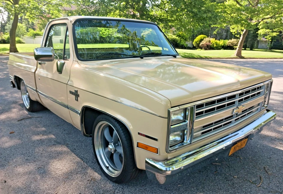 1987 Chevrolet C-10  - Image 2 of 4