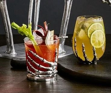 Vasos Pottery Barn Skeleton Hand 9,5 oz DOF Rocks - Juego de 2 Foto 2 de 4