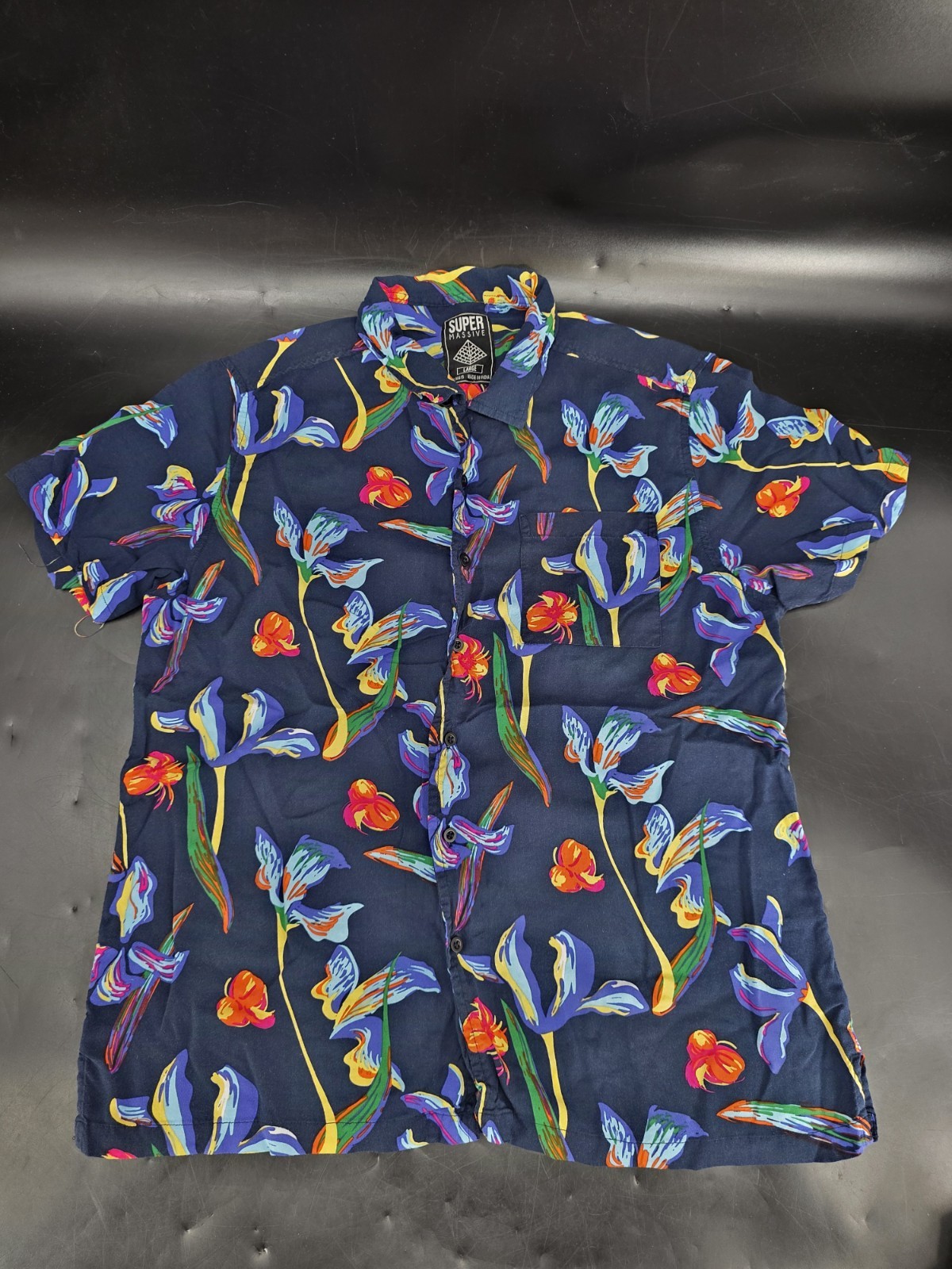 Super Massive Men’s Large Button Down Short Sleev… - image 1