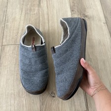 OluKai Mahana Slippers Men's Size 12 Grey Quilted Textile Leather Slip On 10451